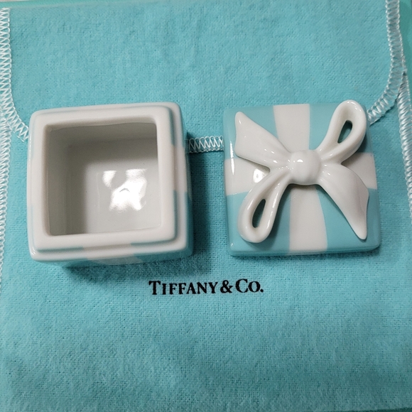 Tiffany and Co Porcelain Mini Blue Box - Picture 8 of 8